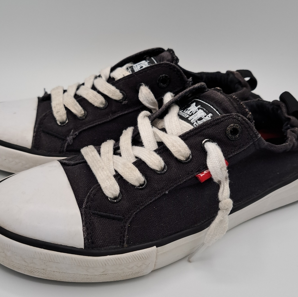 Levi's Womens Sneaker Size 6.5